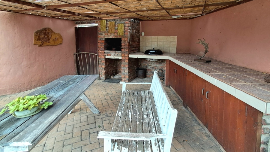 4 Bedroom Property for Sale in Seaview Eastern Cape